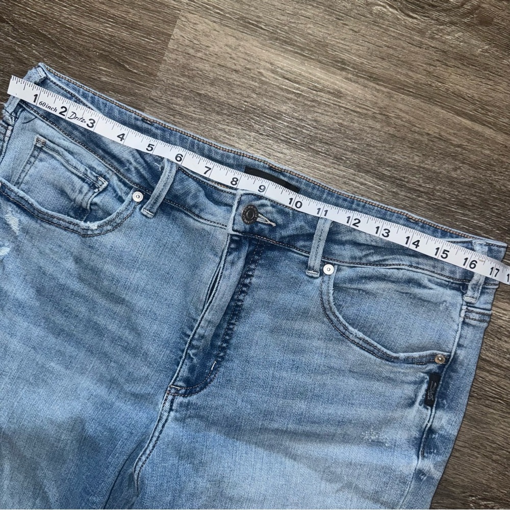 Silver Jeans Isbister Ankle Straight Distressed Light Blue Size 16W/L29 Womens - Picture 7 of 10